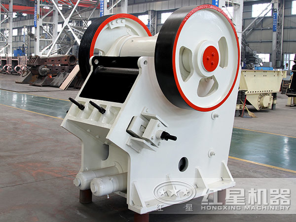 對(duì)比傳統(tǒng)鄂破機(jī)，新一代歐版鄂式破碎機(jī)具有哪些優(yōu)勢(shì)？
