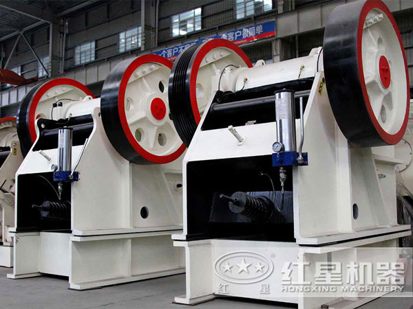 大型石頭顎破碎機(jī)市價(jià)多錢？（內(nèi)附高清顎破作業(yè)視頻）