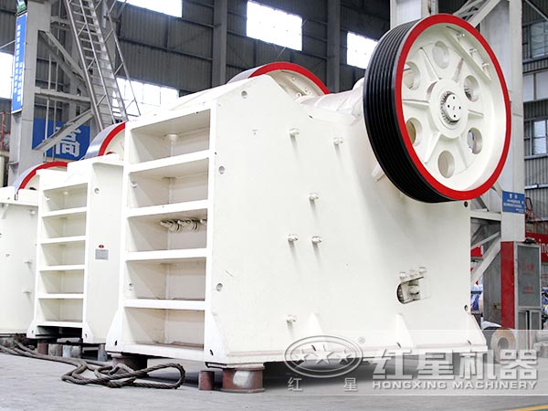 粉碎花崗巖選用750顎破機(jī)，效果不錯(cuò)，性?xún)r(jià)比更高