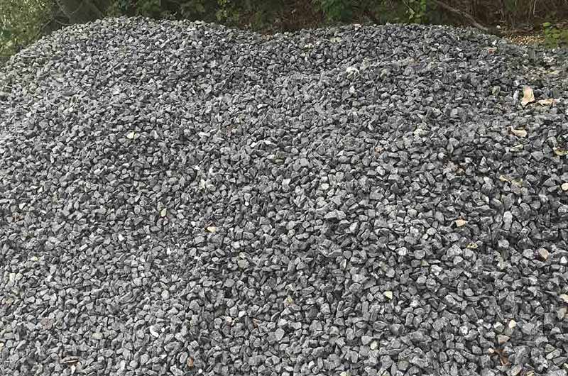鋪路、修路用的瓜子石破碎機(jī)多少錢一套
