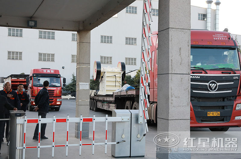 時產(chǎn)30-300噸的石料、石塊碎石機(jī)一套多少錢？