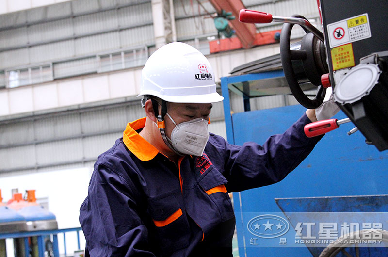 掌握先進(jìn)生產(chǎn)工藝的紅星機(jī)器生產(chǎn)車(chē)間