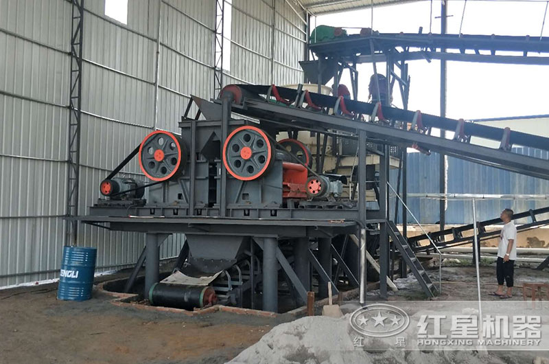 顎式碎裂設(shè)備的顎板有什么作用？宜采用哪種材料制作？